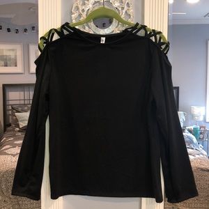 ✨Criss Cross Open Shoulder Long Sleeve✨